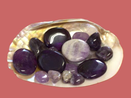 Amethyst-Handschmeichler / Handsteine und Trommelsteine in verschiedenen Grössen