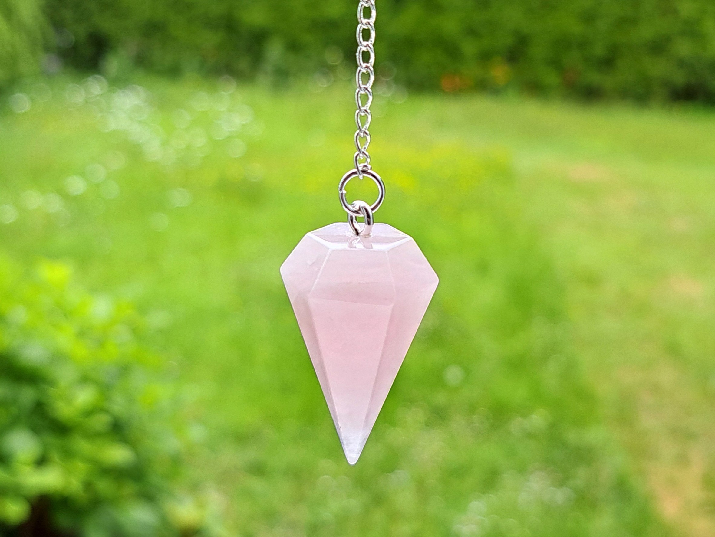 Rosenquarz Pendel, Edelstein der Liebe