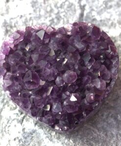 Amethyst Herz Amethyst Gruppe Herzform TOP, Uruguay, ca. 9.5 cm x 8.5 cm x 5 cm