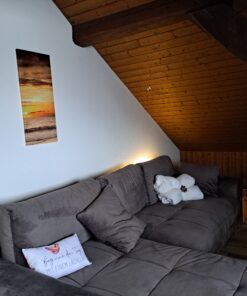 Ruhe‑Lounge mit Edelsteinlampen – Papilunea Sanctuary